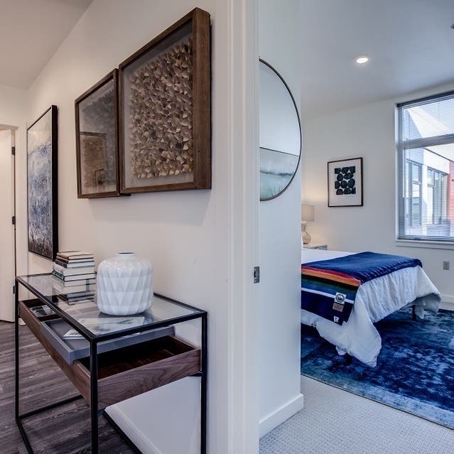 Osprey Apartments - hallway with view of bedroom
